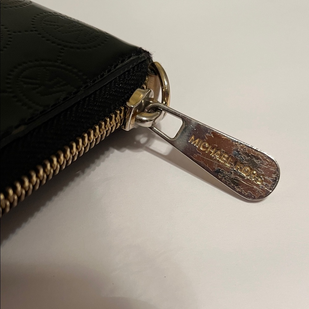 Michael Kors Shiny Black Patent Leather Logo Wallet with Gold Accents Full Zip - Picture 5 of 16